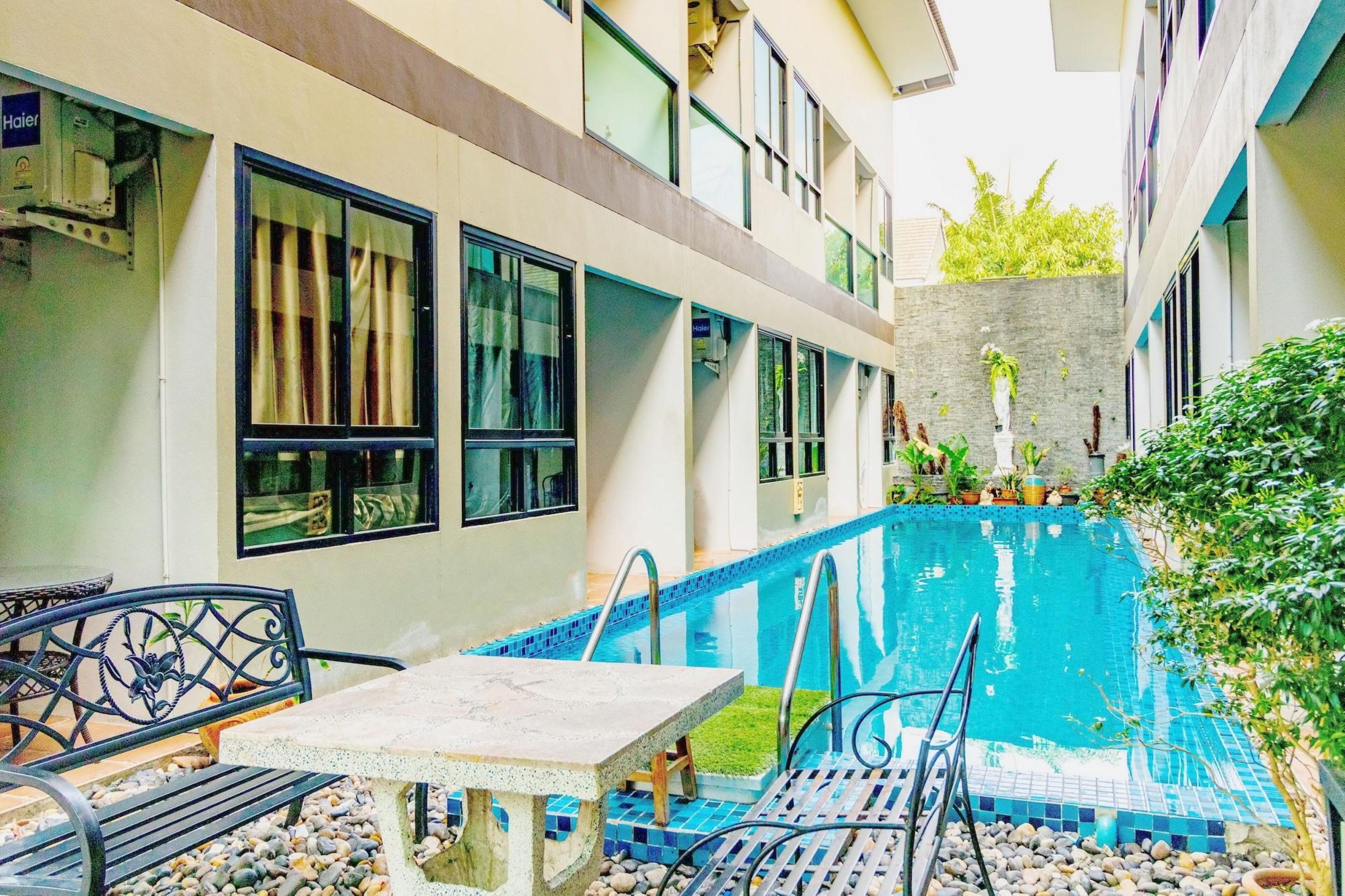 The Pool Resort Bangkok Exterior photo